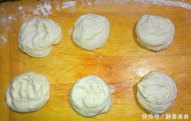 面团|为什么东北人烙的饼又软又起层,原来是多了这一步!