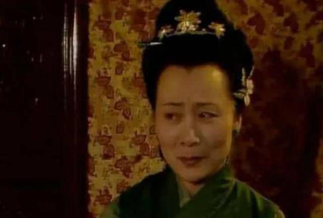  丫鬟|贾宝玉把丫鬟们当做姐妹，为何不尊重这个养育过他的长辈？