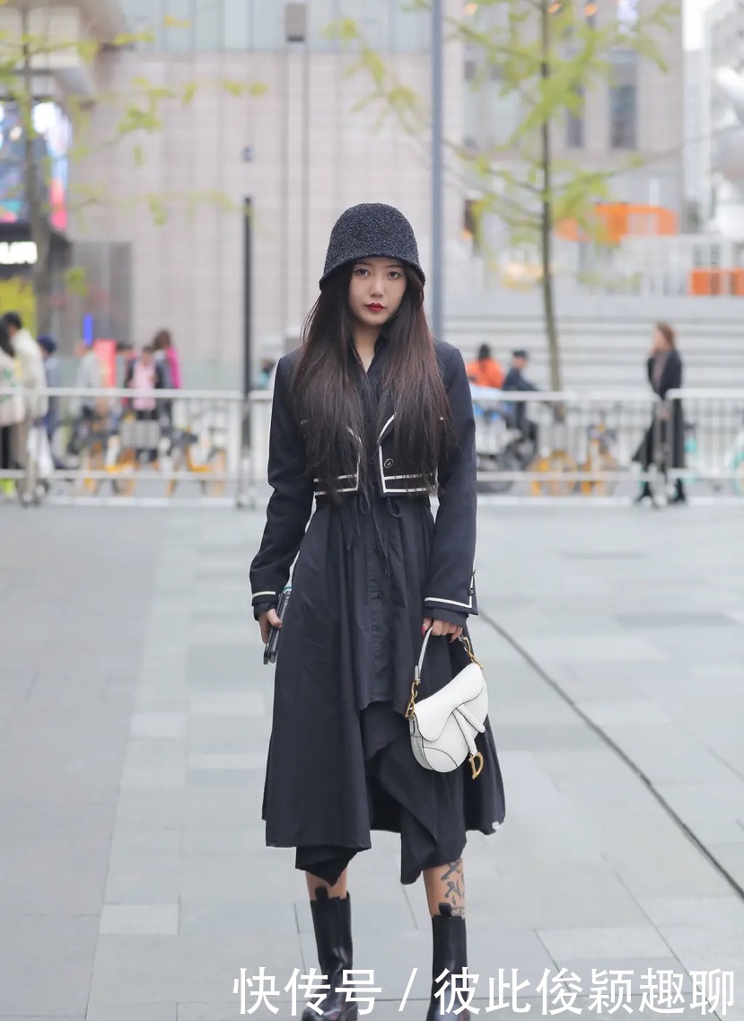 街头|冬天街头的时尚小姐姐们,对穿搭还是很有一套的
