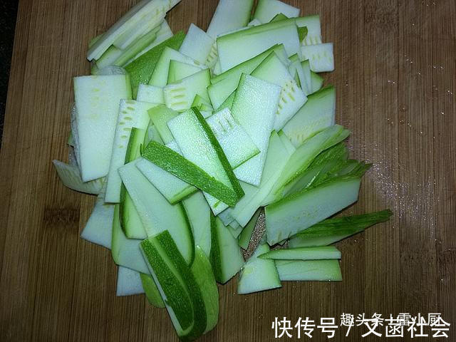 补钙|冬季给孩子吃这个菜最合适,不仅补钙,还能抗病毒!