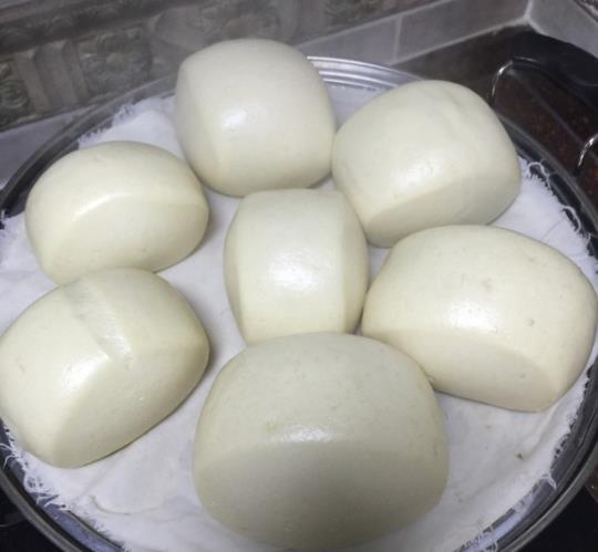 保鲜膜|蒸馒头别只加酵母了！再加这2样，半小时发满盆，馒头香软蓬松！