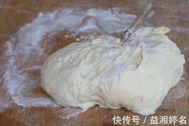 夏天就馋这个饼，不发面不烫面，柔软层次多，外面要10块一斤