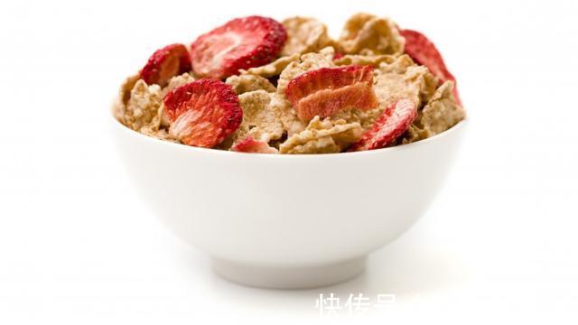 cnn|已经94岁的英国女王，每天有规律饮食，也是她“长寿”的秘诀