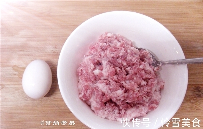 此款蒸菜做法简单，一家老小都适合，咸香下饭，易消化不上火