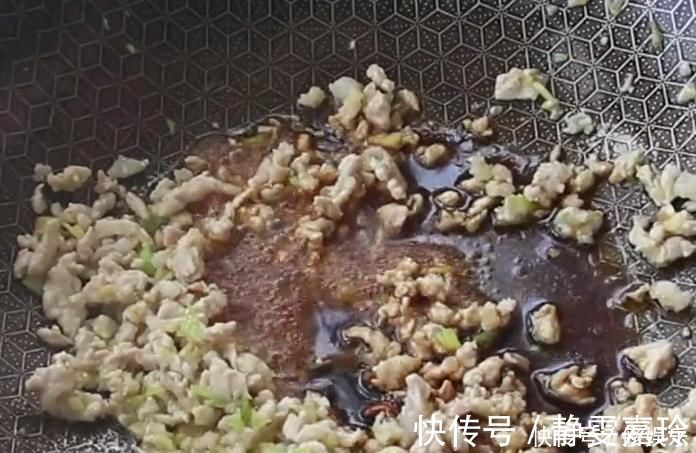 优质蛋白|孩子不喜欢吃豆腐，那就换个新吃法吧，鲜嫩爽滑，汤汁浓郁