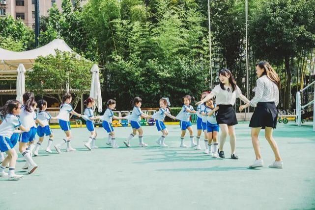 创意|恰同学少年！沪16区幼儿园、中小学创意毕业照来了