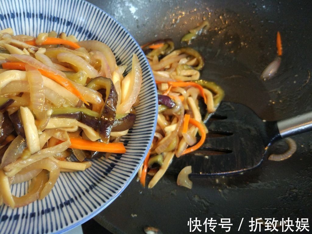 炒制|杏鲍菇和茄子的完美组合,简单炒一炒,鲜香入味又好吃