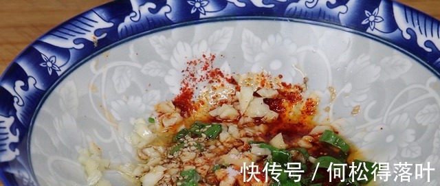 面条新吃法，吃了这么多年面条，才知道这种做法好吃，看着都香！