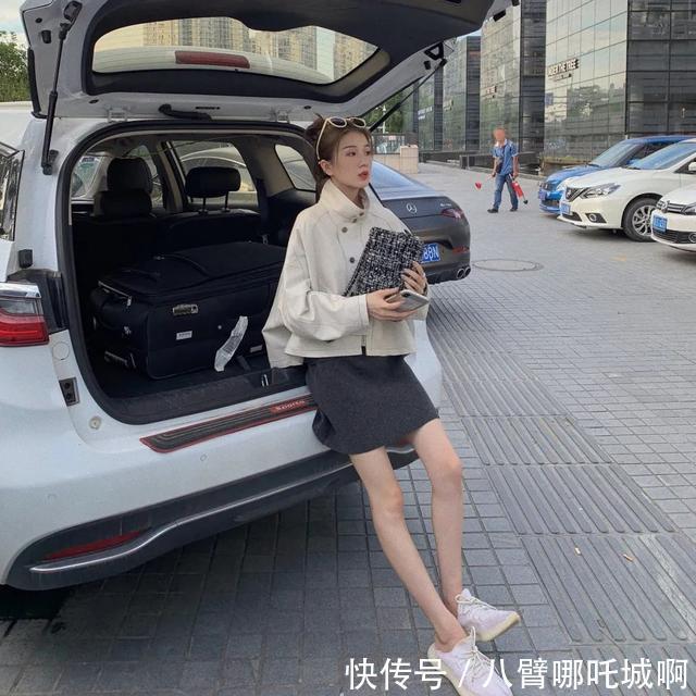 可盐可甜|可盐可甜的早秋搭配,针织衫让你全年美cry!