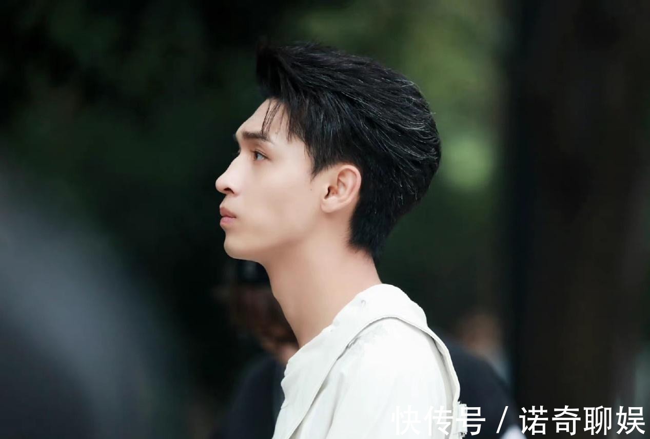 霄字科|部分极端粉丝不要无脑捧秦霄贤了,看清问题路才能越走越宽