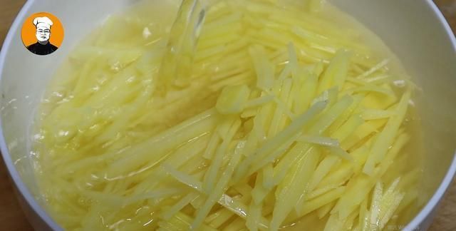 最近很火的土豆丝做法,饭店一份38,在家不到8元,好吃又好看