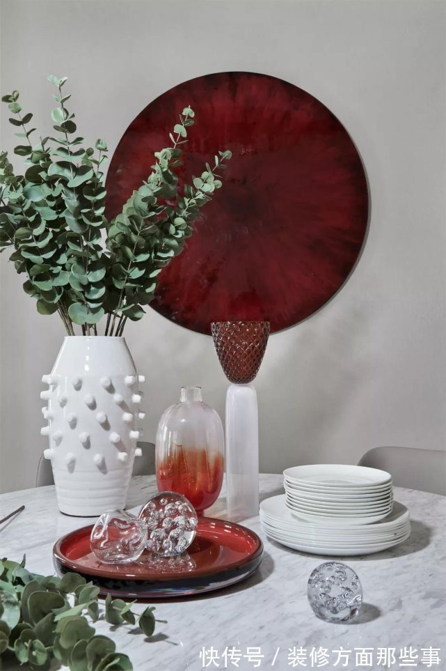 米洛什|210平红色是这个家的主角结合软装，带来安全感与舒