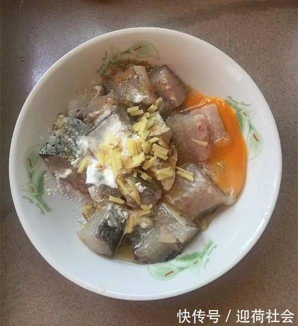 炸酥鱼别再用淀粉和面粉了,用它裹浆,酥鱼外酥里内,很好吃