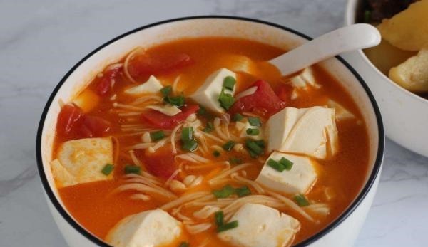 水豆腐|媳妇最近迷上了这碗汤，隔一天喝一碗，肚腩消失了，腰肢也变细了