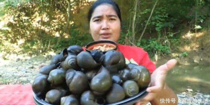 一看|农村大姐吃80个“大香螺”,掰开肉一看不对劲,网友这不能吃!