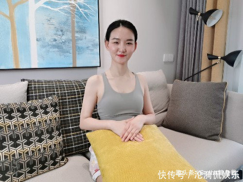 垫子|40岁她坚持4个瑜伽动作,样子看起来只有30岁,家庭生活更和谐了