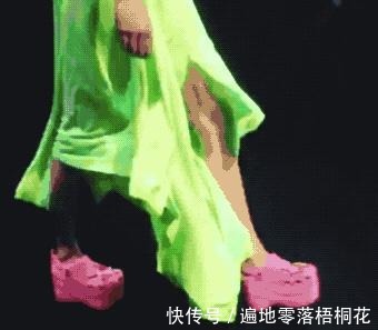 洞洞鞋 救命!这到底是什么