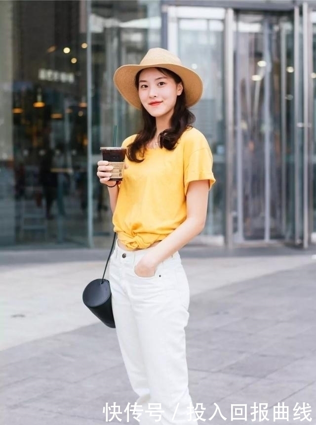 风情|街拍:青春靓丽的小姐姐,时尚的打扮,尽显女性风情