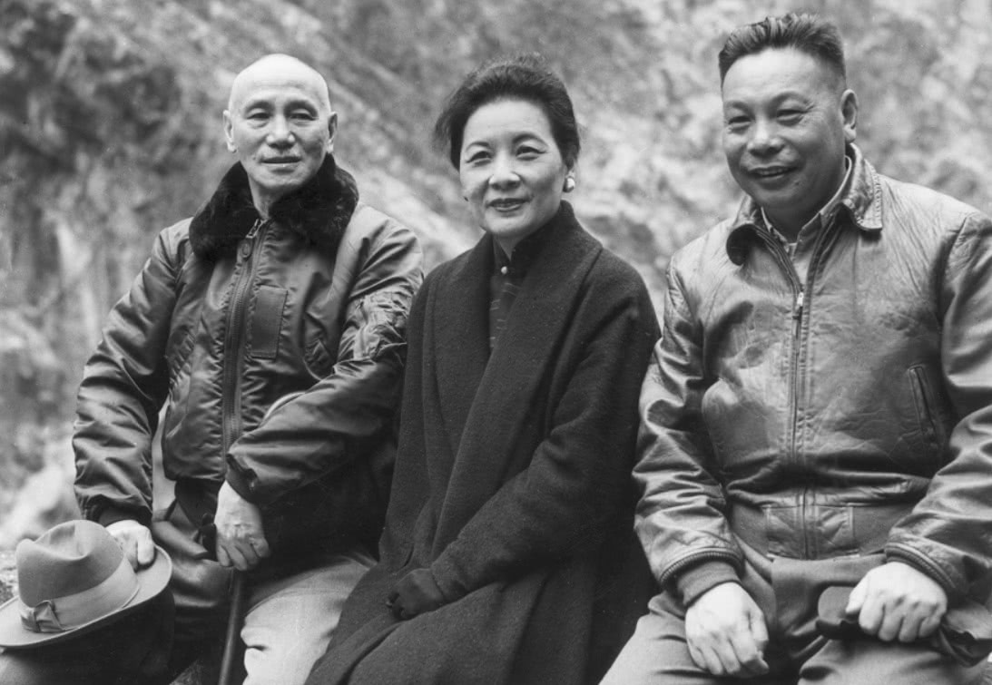 落泪|蒋经国去世后,宋美龄有何反应?站在门外看了一眼,未落泪