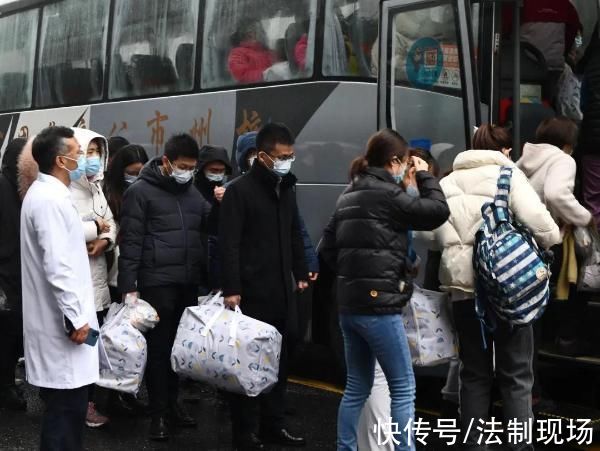 机动队|集结出发!迎着冬雨寒风奔赴核酸采样一线