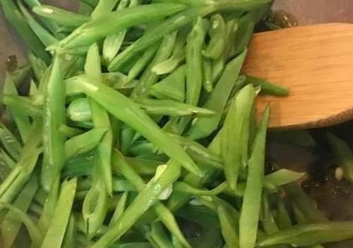 这菜每天吃一斤，相当于8杯牛奶，15个鸡蛋，可惜大家不知道