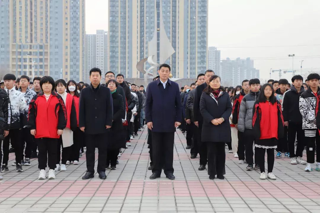 新闻记者|鲁北技师学院举行“宪法在心中 安全伴我行”主题升旗仪式