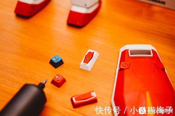 ikbc|高达键盘居然还有补完计划?ikbc联名高达金属键帽上手体验