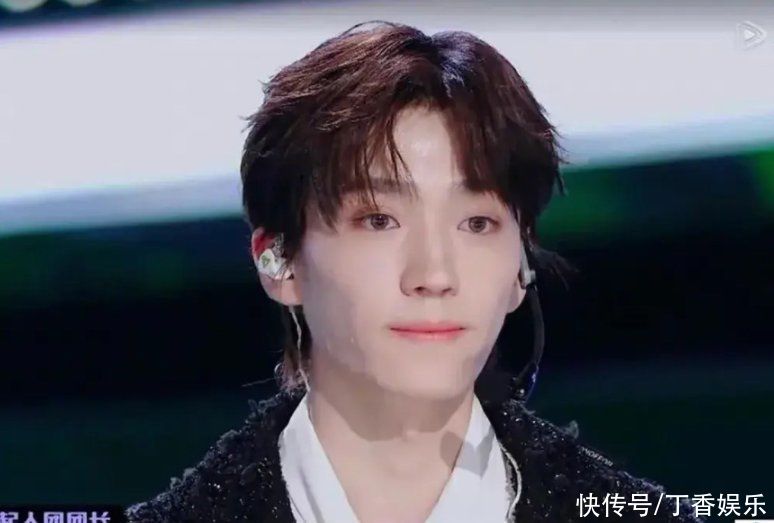 《创4》滤镜有多难看，选手衣服变色不说，颜值直播比正片高几倍