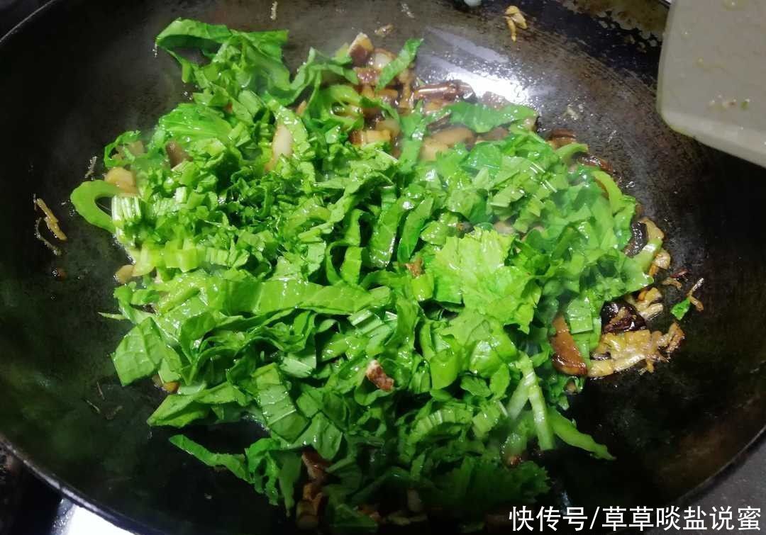  好吃|越是寒冷，芥菜越好吃，芥菜炒饭，冬季应时美味
