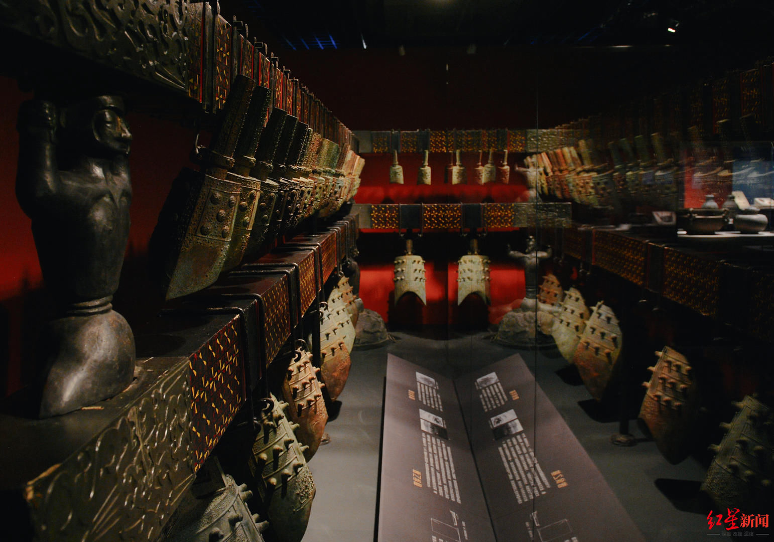 绿松石$重磅珍宝抢先看！吴王夫差剑、?青铜鸠杖、三星堆“奥特曼”来成都了