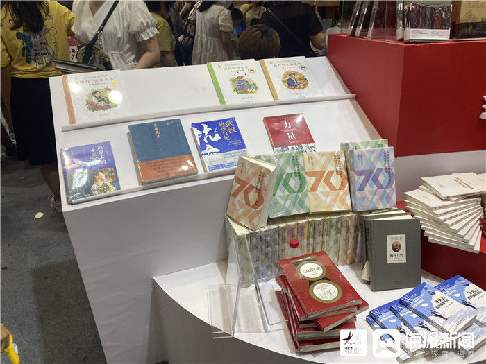 书博会|书博会北京展馆现场火爆 “大家小书”受“00后”追捧