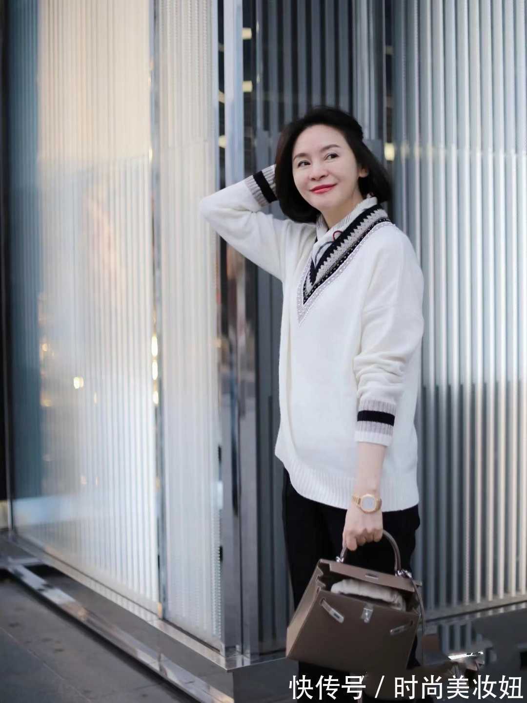 搭配 女人50岁后毛衣别瞎穿,遵从这4个小技巧,想不优雅减龄都难