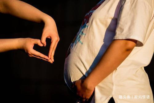 踢肚子|孕妈感觉胎儿踢肚子一般有3种情况,第三个说明宝宝在“求救”