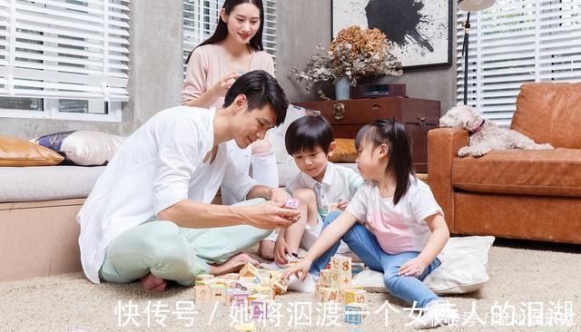 萌叔|哥哥和妹妹相差18岁,两人相处的瞬间,妈妈都羡慕