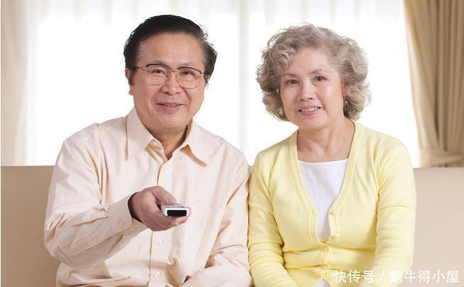 60岁以上老年人如何防止大脑衰老？坚持做5件事，增强记忆力