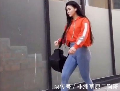 东方女性|140斤的健身女神晒街拍照，身穿瑜伽裤，大粗腿惹眼！