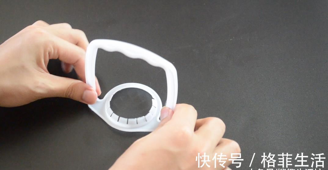 洗菜池边上放一个油桶提手, 作用太棒了, 解决了很多家庭的烦恼