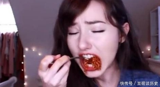 不良习惯|女生有这3习惯?难怪嘴唇“越来越厚”,再不改小心变成“猪圈嘴”!