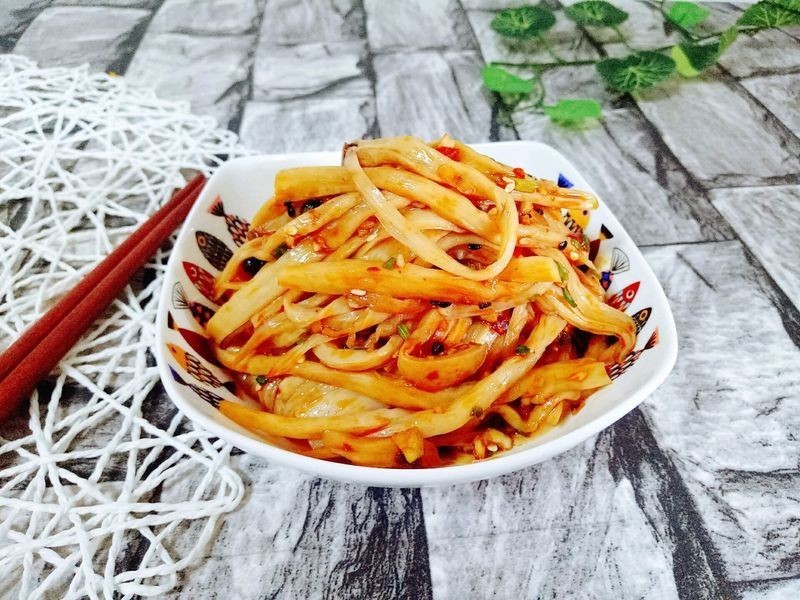 王小厨|此菜被称为“消食菜”,比肉好吃,消食开胃,花3块钱能做一大盘