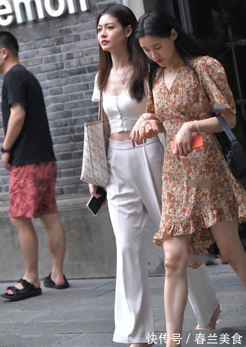 褶皱|白色套套服，丝绸面料，气场强大霸气十足