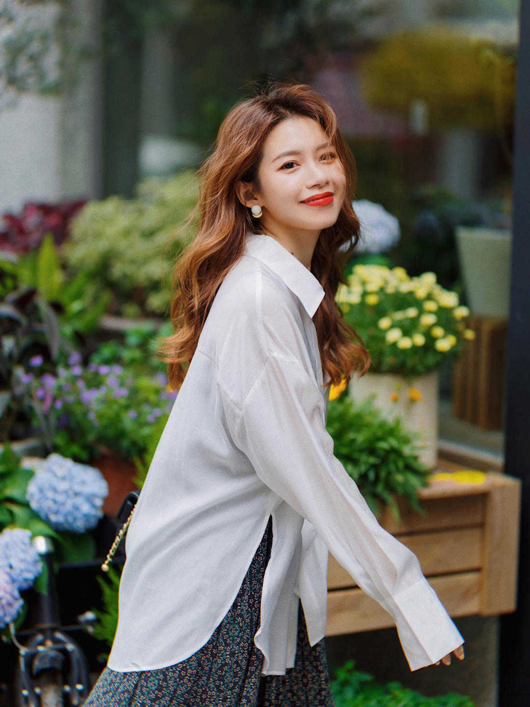 穿搭|过了40岁的女人怎么穿才优雅？学会“穿松不穿紧”，减龄有活力