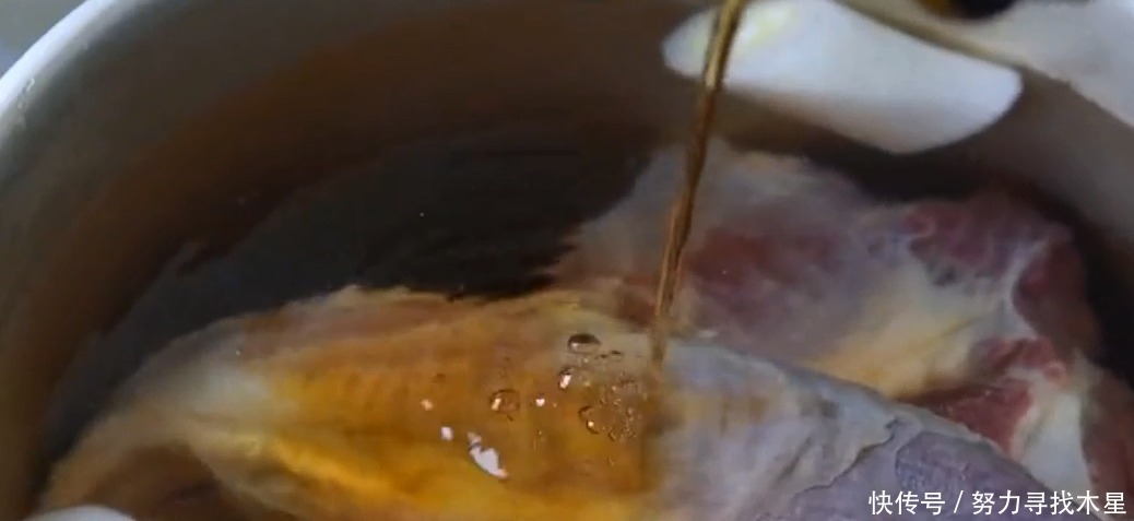 五香卤牛肉怎么做?比例和配方告诉你,牛肉红润油亮,酥烂鲜香!