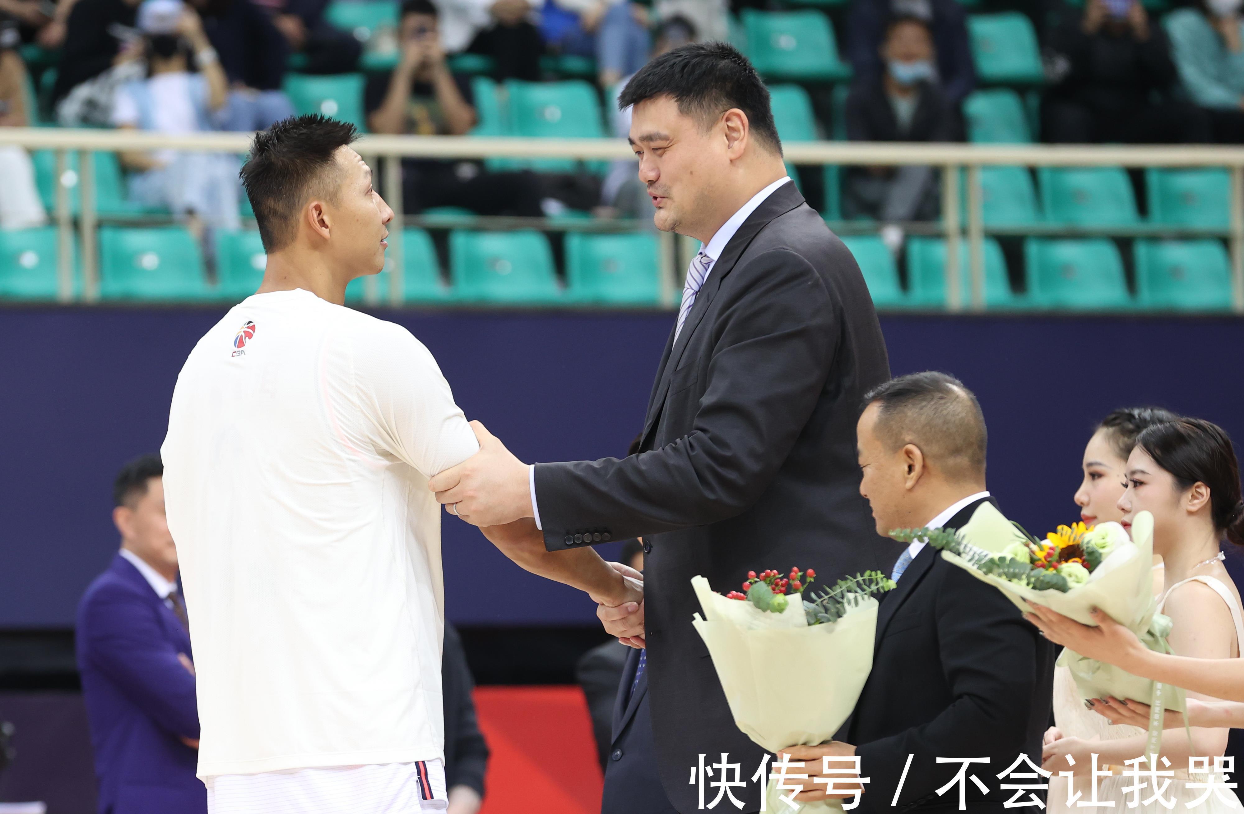 联哥|现场|这一夜,易建联还是从前那个大哥,没有一丝丝改变