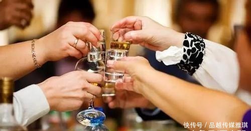 男人|酒桌上被问:酒都不喝,你算什么男人?牢记两句天规让你反败为胜