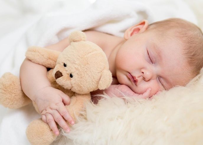 医生|宝宝多大就可以睡枕头了?看看医生怎么说,别再盲目给孩子用了