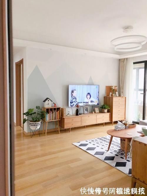 木地板|装修到底铺木地板好还是瓷砖好?从这些方面对比,保你不会选错!