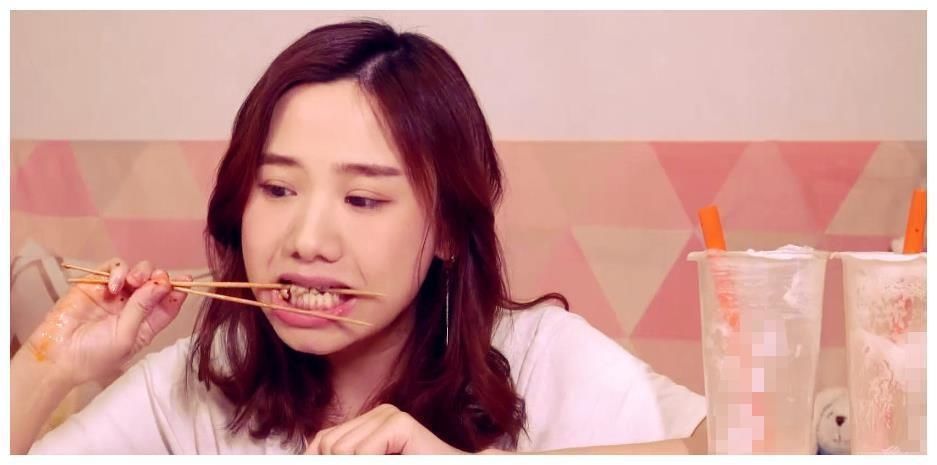 地位|密子君大胃王地位不保一次吃50多根串串刚够大胃王mini的零头