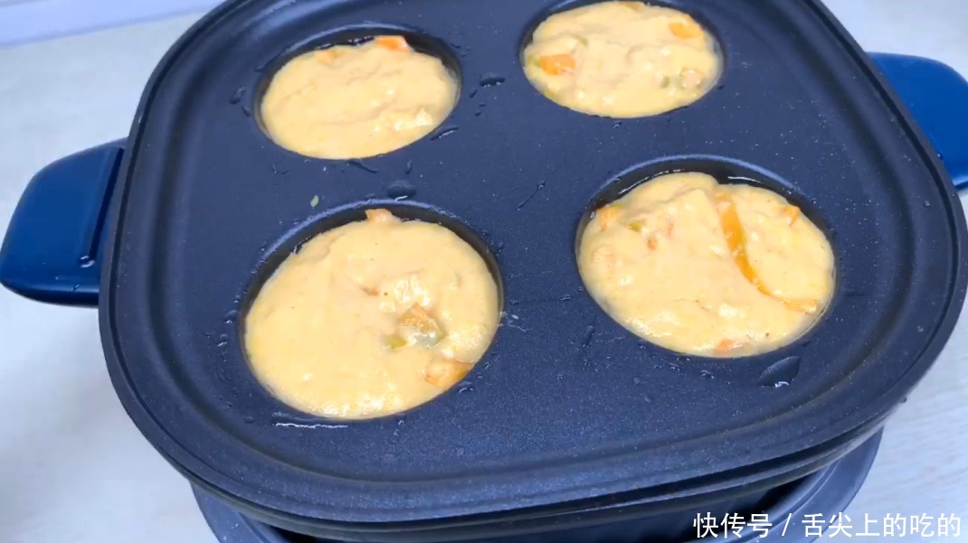 4个鸡蛋,一碗玉米面,教你做发糕,不用烤箱电饭锅,比蛋糕好吃