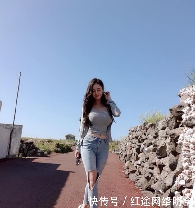 修身款 温暖靓丽的牛仔裤着装,尽显简简单单的穿搭