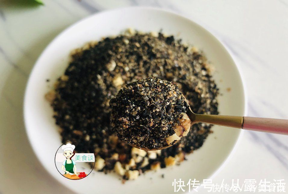冷天要常吃黑芝麻，教你新做法，每天吃一勺，精神饱满过冬季